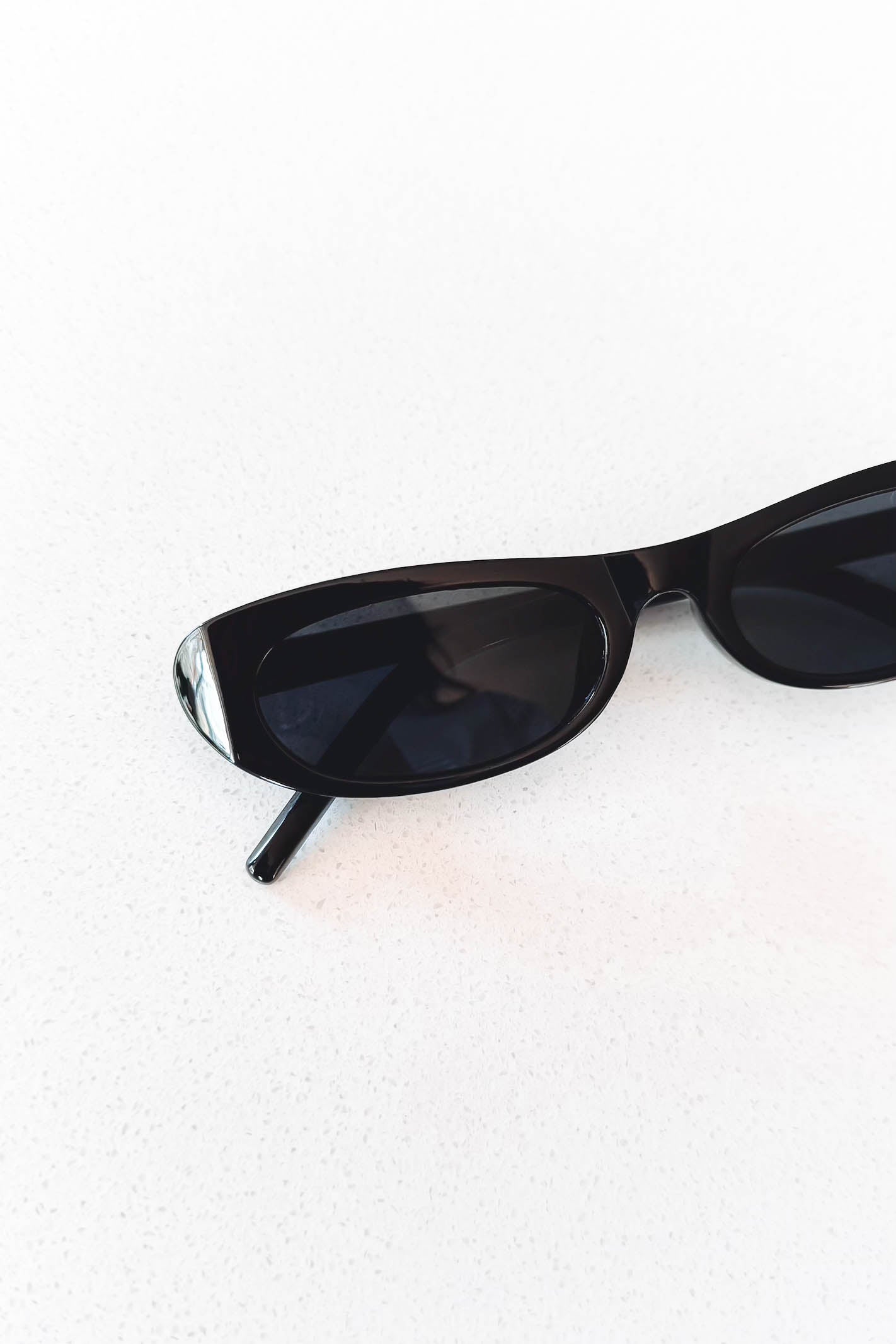 Black 90s Sunglasses